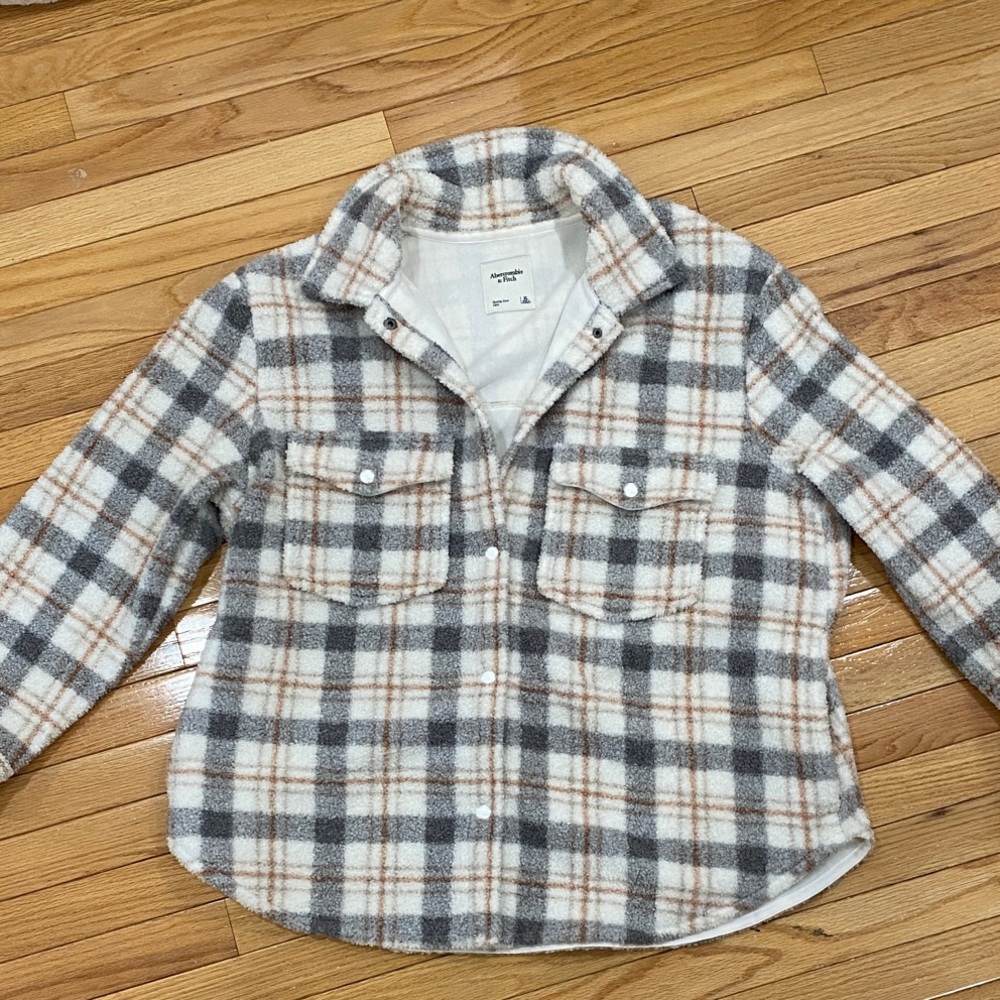 Abercrombie & Fitch Plaid Button-Down Sherpa coat in Gray and Cream